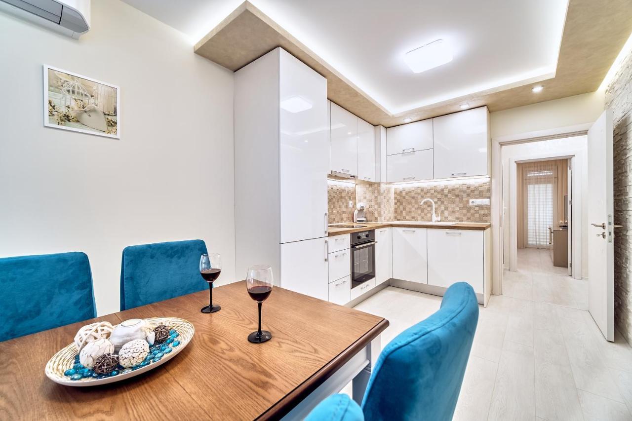 Апартамент S Apart Warna Exterior foto